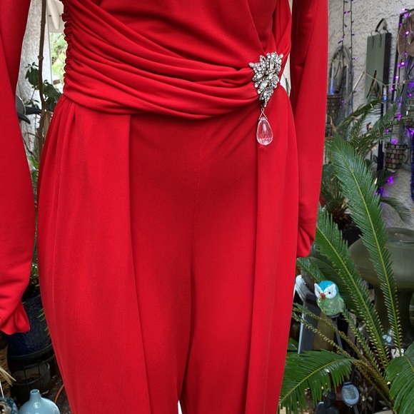 ♦️❤️♦️KAREN OKADA FOR DAVID HOWARD VINTAGE RED STIRRUPS JEWELED JUMPSUIT♦️❤️♦️ - Picture 4 of 9